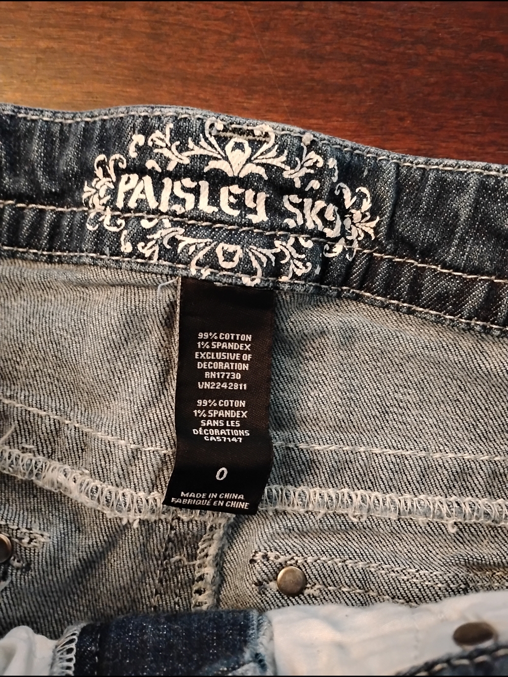 Paisley‎ Sky Light Indigo Denim Shorts Bedazzled Buttons - Picture 3 of 8